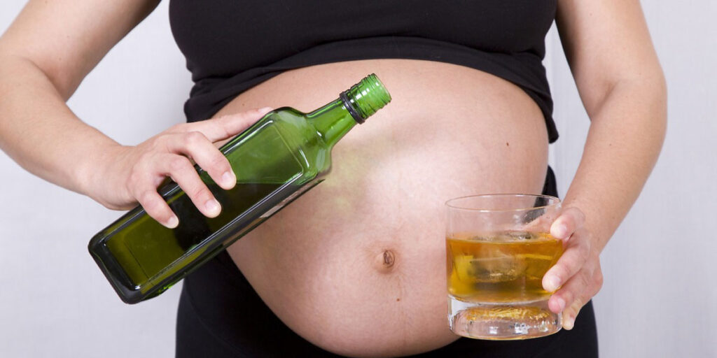 Salud Pública emite resolución que prohíbe venta de alcohol a embarazadas