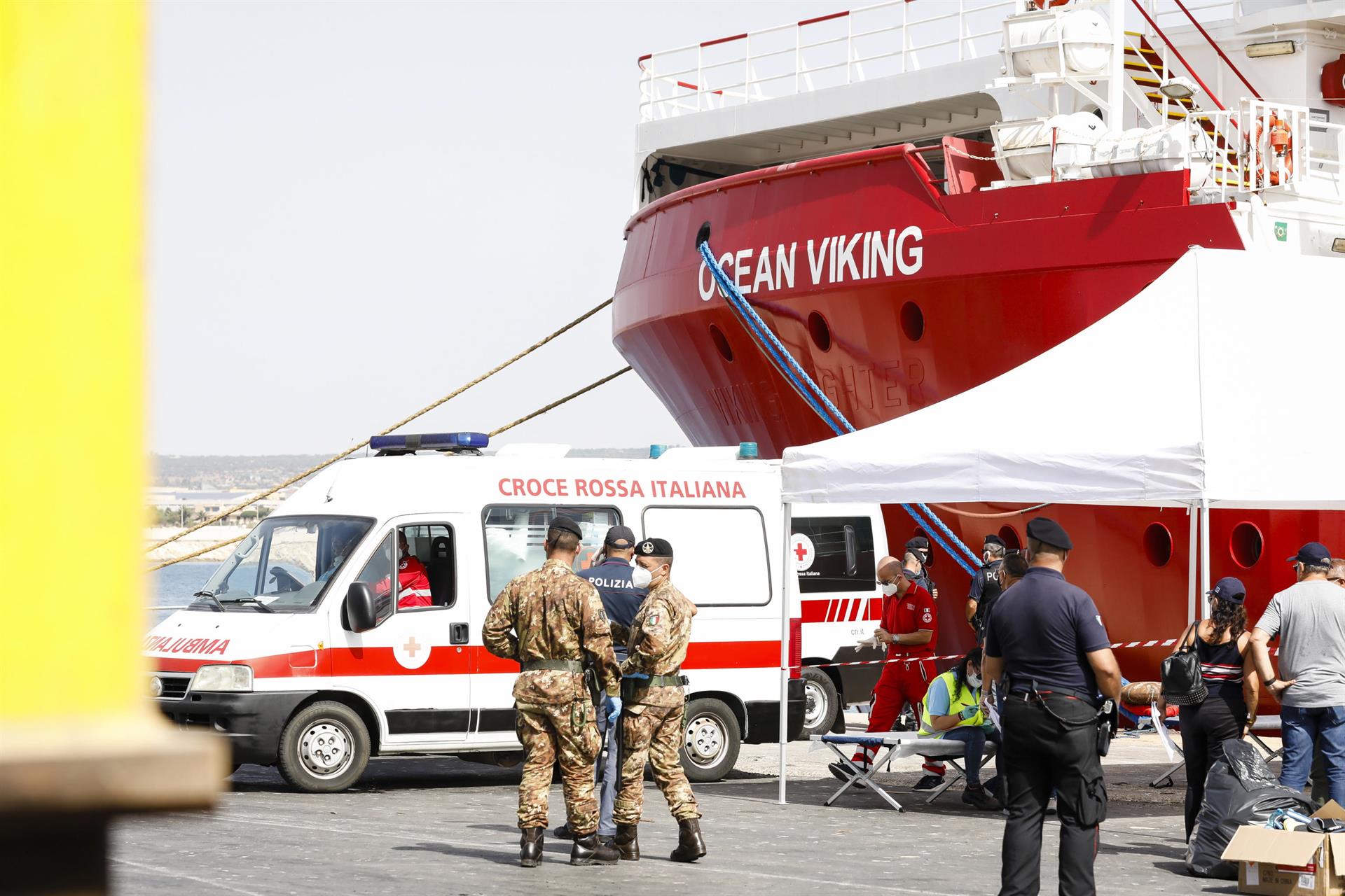 700 migrantes esperan desde hace 8 días en el Mediterráneo central