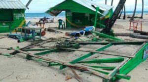 Vendedores en Playa Arroyo Salado piden ayuda a David Collado por desastres de huracán Fiona