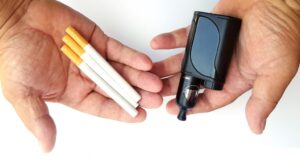 ¿Cigarros electrónicos o tradicionales? Ambos afectan la salud cardiovascular