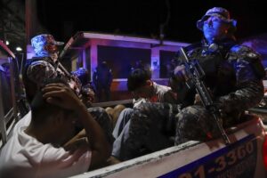 El Salvador: amplían cerco militar para perseguir pandillas