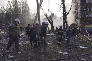 Ucrania reporta 17 muertos en ataques rusos en Zaporiyia
