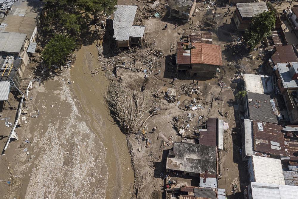 Amplían búsqueda de víctimas tras fuertes inundaciones en Venezuela