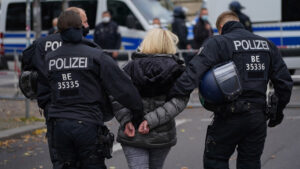Detienen a una mujer de 75 años que planeaba actos terroristas en Alemania