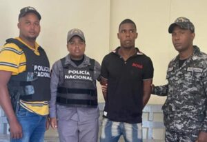 Barahona: DICRIM captura hombre por muerte de otro a puñaladas en Los Guarícanos