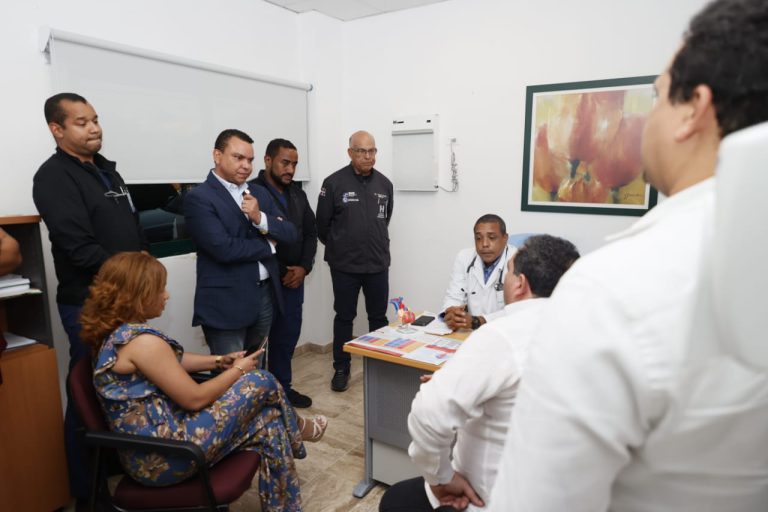 Comisión del SNS visita centros que asisten a turistas accidentados en Punta Cana