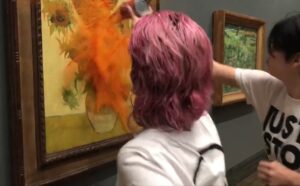 Ecologistas arrojan sopa de tomate a cuadro ‘Los girasoles’ de Van Gogh