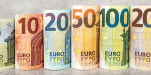 El euro pierde de nuevo la paridad con el dólar tras alza de tipos de intereses del BCE