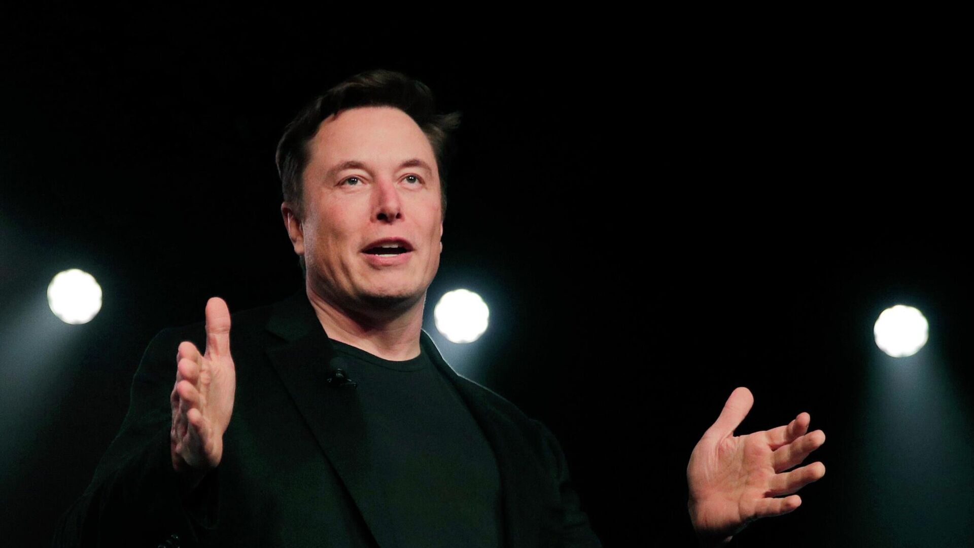 Elon Musk planea asumir Twitter y revertir prohibiciones a usuarios