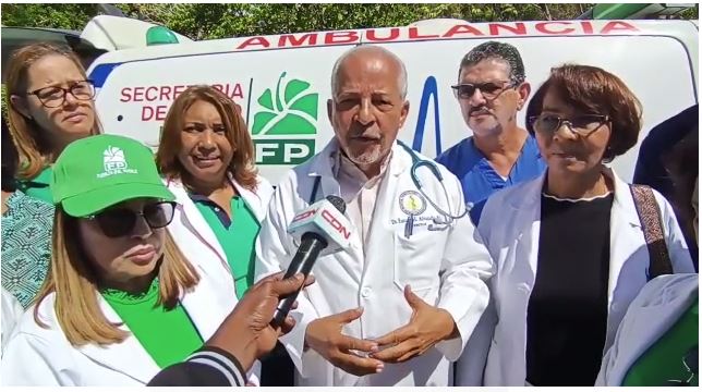 Fuerza del Pueblo lleva operativo médico y entrega de alimentos a Samaná