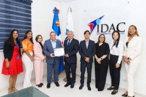 Asociación Dominicana de Tripulantes resalta auge aviación comercial y reconoce al IDAC