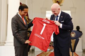 La FIFA se compromete a mejorar la seguridad en el fútbol indonesio tras la estampida