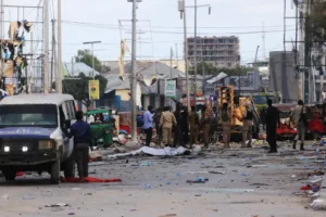 Lugar de las explosiones en Somalia. EFE/EPA/SAID YUSUF WARSAME