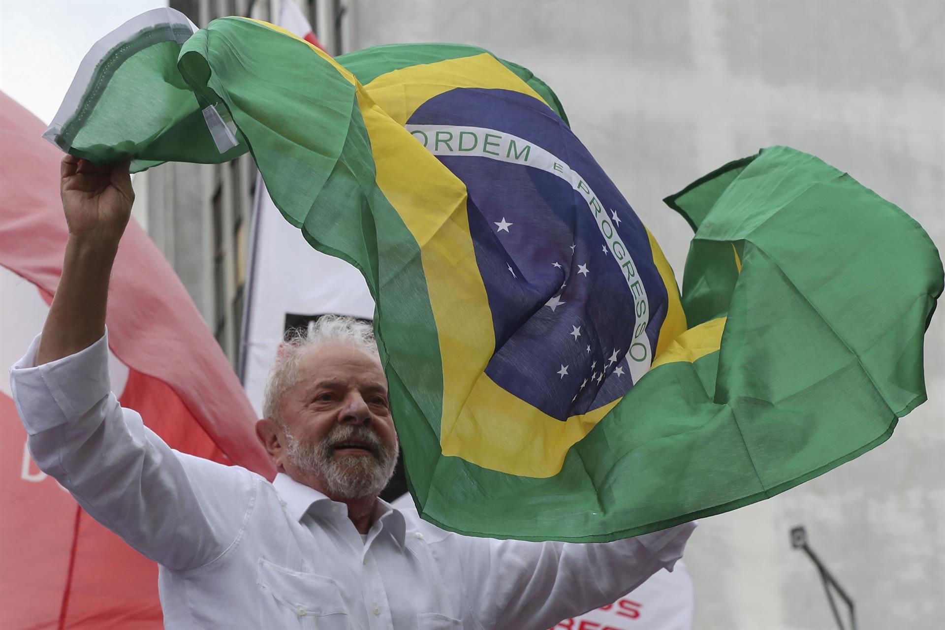 Lula se mantiene líder a una semana de la segunda vuelta presidencial