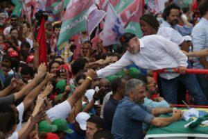 Lula y Bolsonaro protagonizan primer de debate de cara a la segunda vuelta