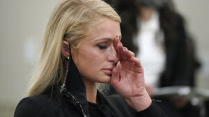 Paris Hilton relató que fue abusada sexualmente en una escuela secundaria de Utah