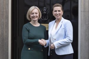 Reafirman apoyo a Ucrania ministras de Reino Unido y Dinamarca