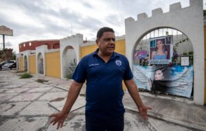 Papá de Debanhi Escobar dice en Fiscalía de México 