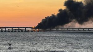 Rusia reporta incendio en el puente Kerch en Crimea