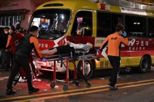 Correa del Sur declara luto nacional e investiga muerte de 154 personas durante aglomeración por celebraciones de Halloween en Seúl