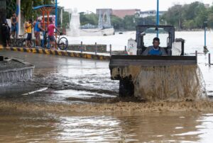 Suben a 98 muertos y 63 desaparecidos en Filipinas por una tormenta tropical