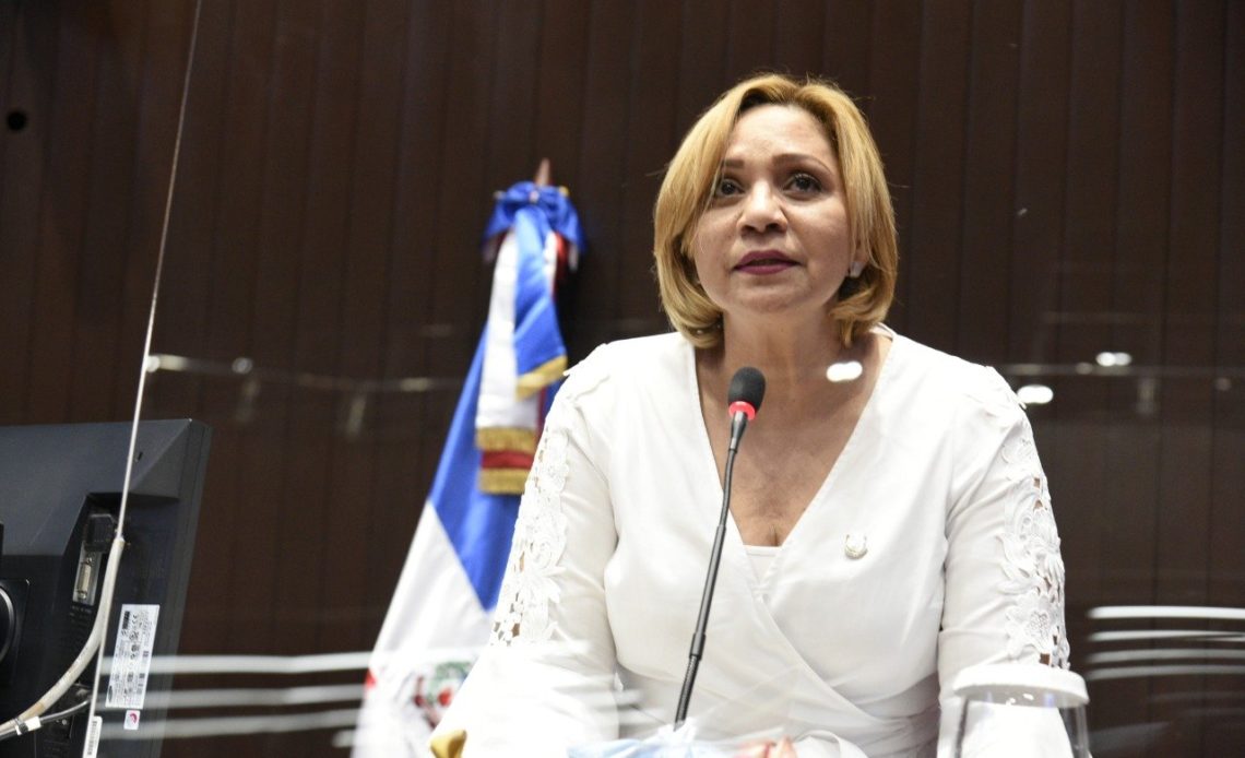 Diputada Soraya Suárez condena centros médicos privados dejen morir a pacientes por falta de pago