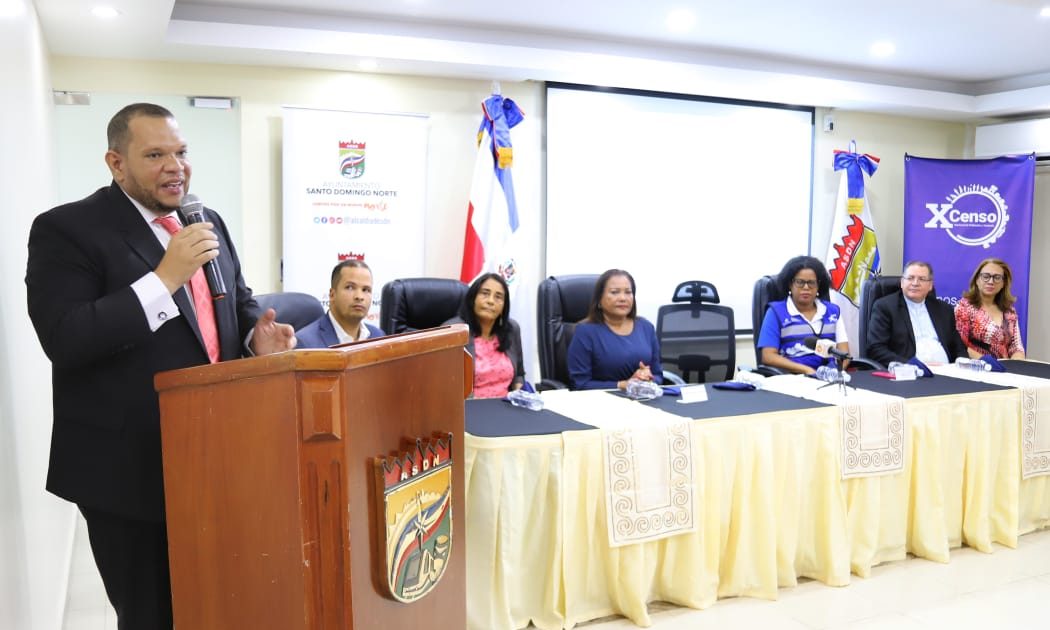 Alcalde Carlos Guzmán encabeza lanzamiento x Censo Nacional de Población y Vivienda en SDN