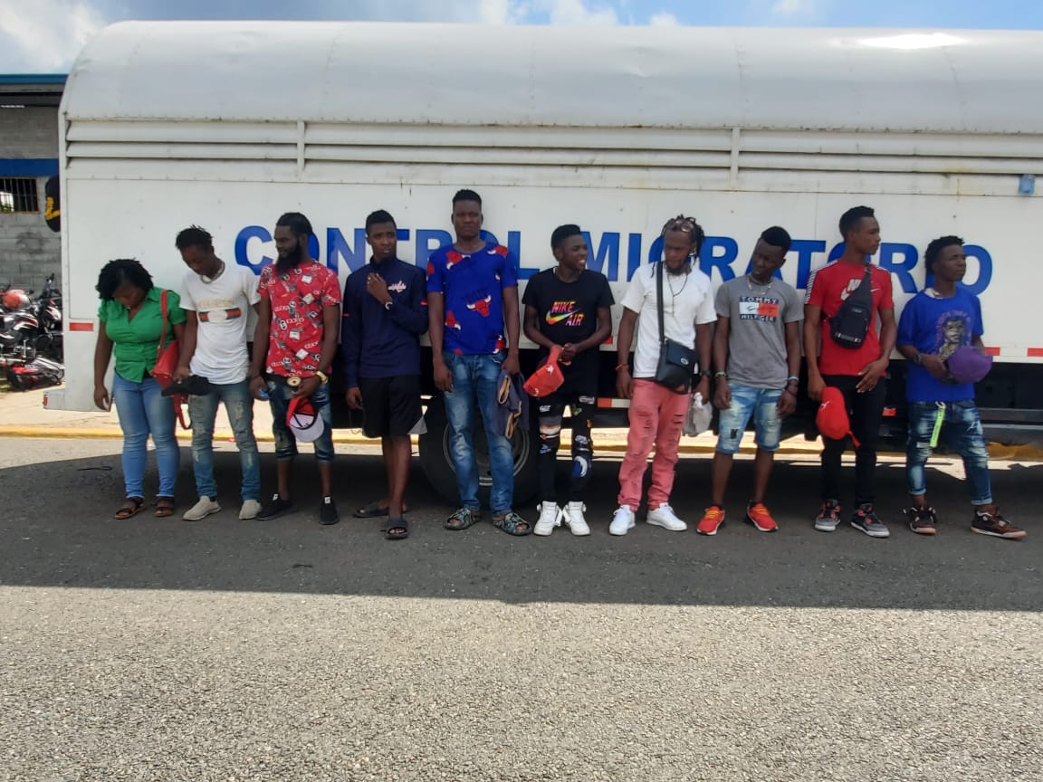 Migración deporta unos 700 nacionales haitianos ilegales diarios