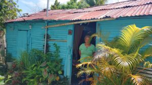 Nagua: mujer pide ayuda para reparar su casa que se encuentra  en malas condiciones  
