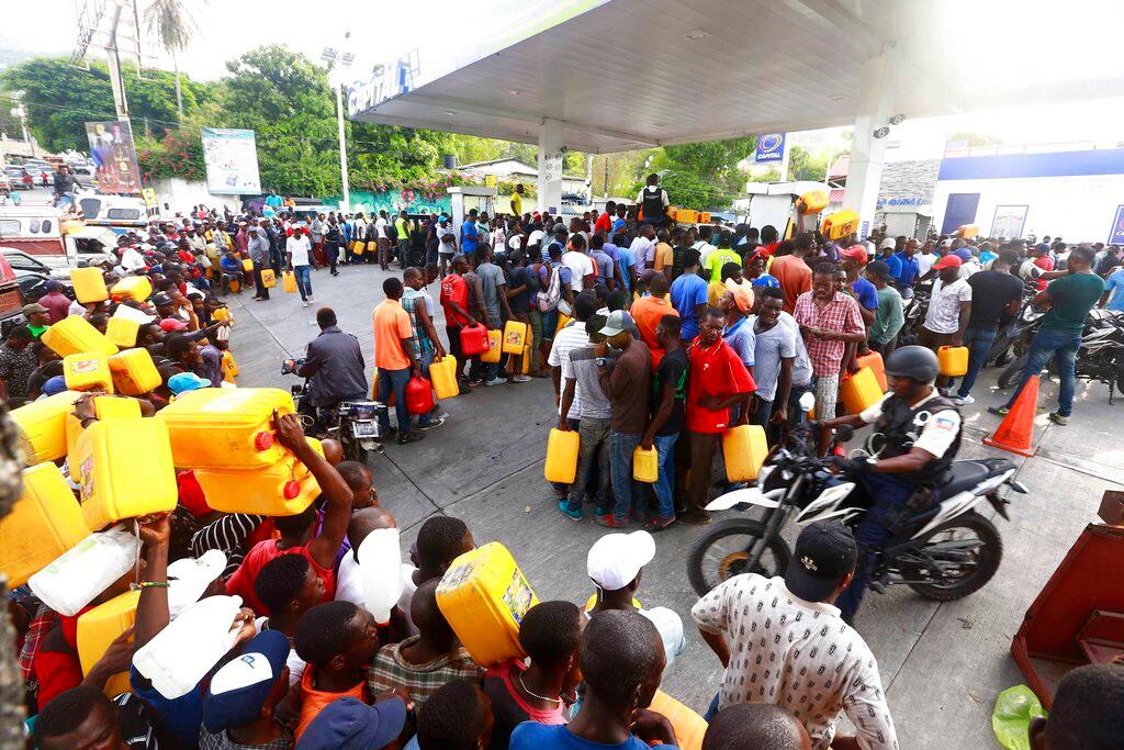 Traficantes de gasolina aprovechan caos en Haití