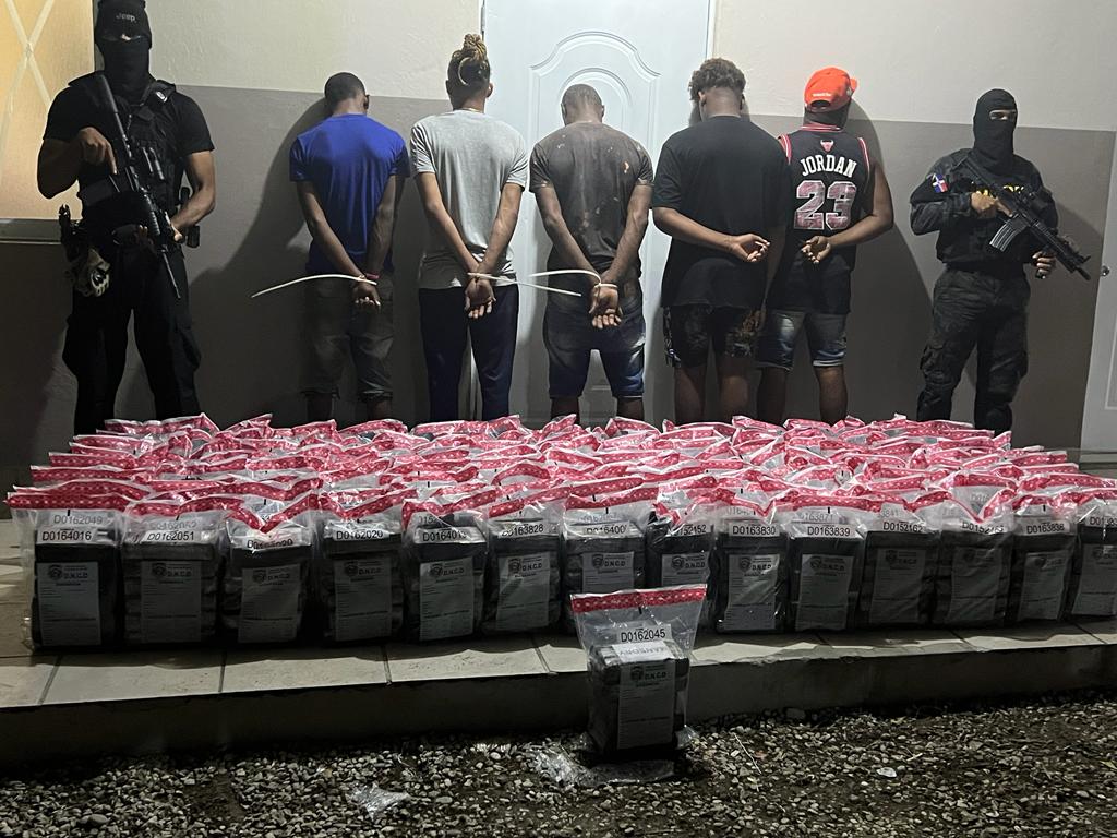 677 paquetes de presumiblemente cocaína son ocupados en Barahona