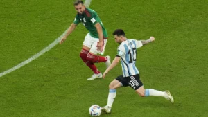 Argentina triunfa 2-0 sobre México y se mantiene con vida en el Mundial de Qatar