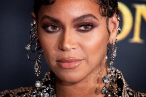 Beyoncé busca agrandar su legado en unos Grammy que consagran a Bad Bunny