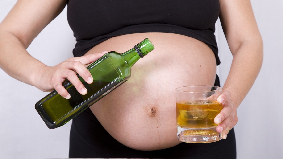 Beber en el embarazo produce cambios en el cerebro del bebé