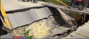 Colapso puente de La Otra Banda, Higüey,  genera pérdidas entre transportistas