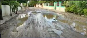 Piden arreglo de calles en comunidades de Villa Tapia