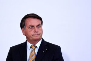 Imponen millonaria multa al partido de Bolsonaro por pedir invalidar comicios