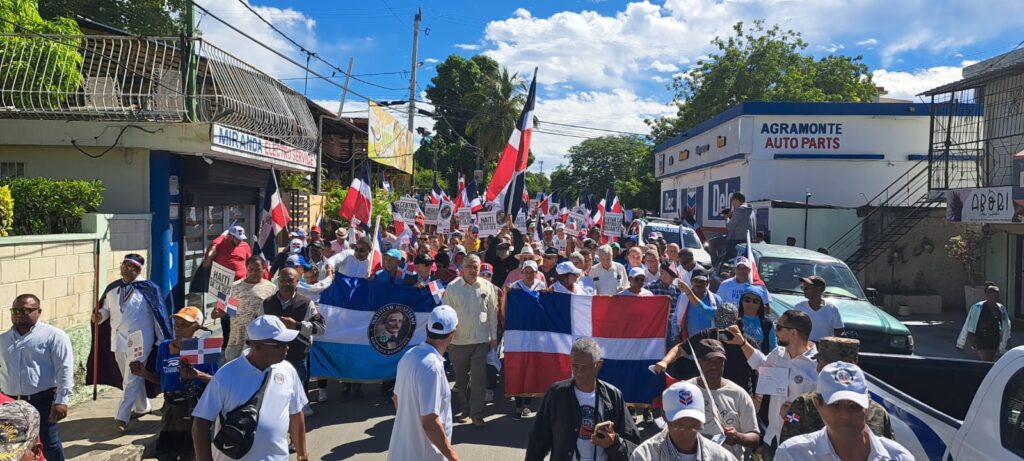 Personas de la región sur participan de Marcha Patriotica RD-Azua