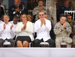 Presidente Abinader promete continuar apoyando a San Cristóbal 