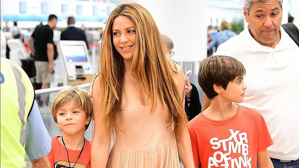 Shakira y sus hijos dejan Barcelona tras pacto con Piqué