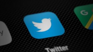 Twitter suspende suscripciones ante aumento de cuentas falsas