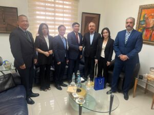 Delegación de Vietnam gira visita al expresidente Danilo Medina 