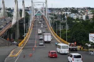 Obras Públicas deja abierto tránsito por todos los carriles del remozado puente Juan Pablo Duarte 
