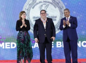 Servicio Nacional de Salud gana medalla de bronce en Premio Nacional a la Calidad