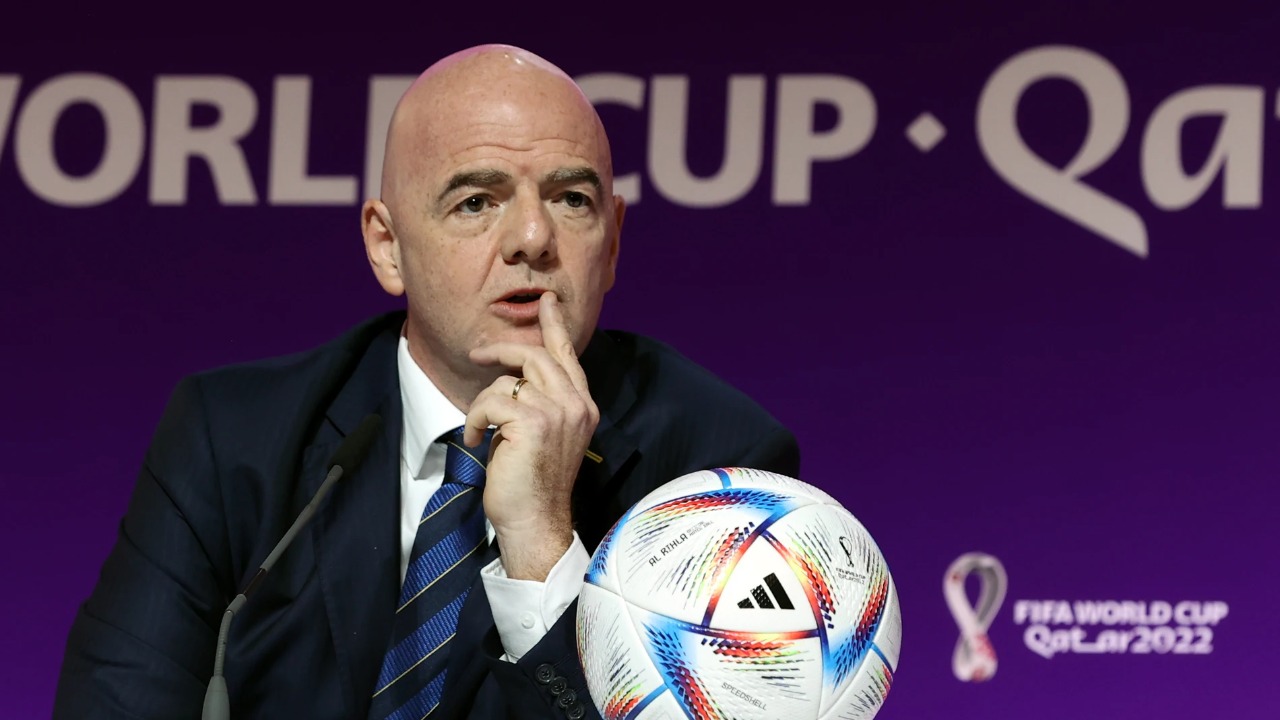 El presidente de la FIFA tacha de “hipócritas” críticas occidentales a Qatar