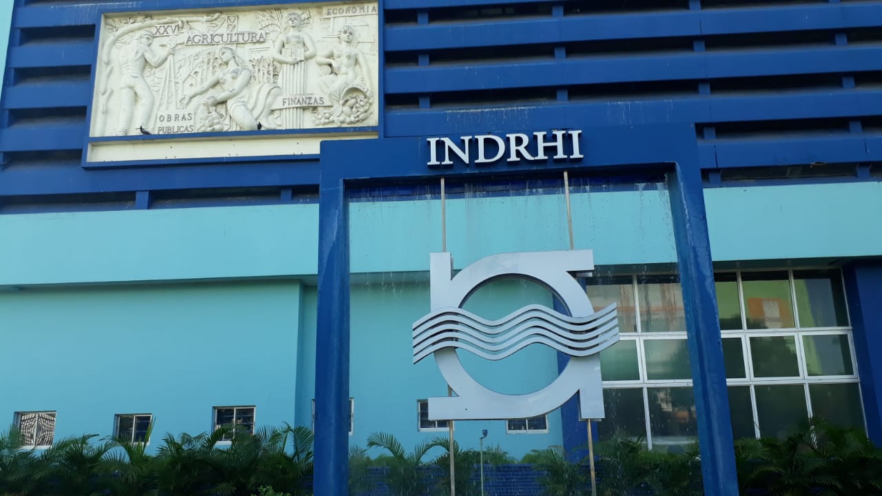 Ex empleados del INDRHI en Azua denuncian cancelaciones injustas