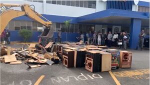 Autoridades destruyen 96 máquinas tragamonedas en SFM