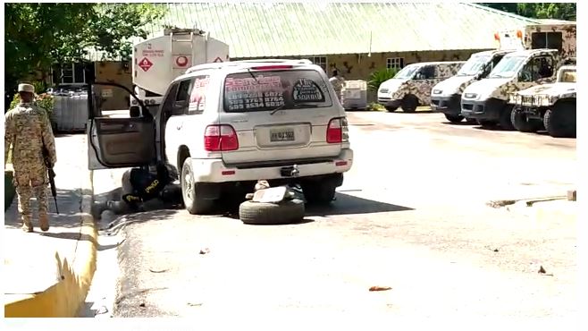 Detienen vehículo de gobernador haitiano cargado de municiones en la frontera