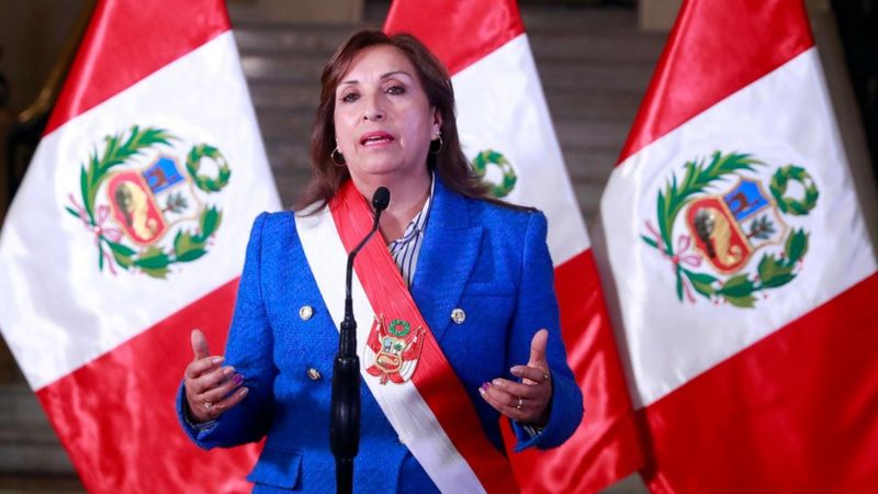 Presidenta de Perú declara estado de emergencia tras protestas que han dejado al menos 5 muertos