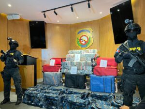 197 paquetes de presumible cocaína encontrados en el AILA